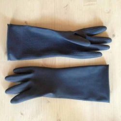 Gloves that protect from hydraulic fluids